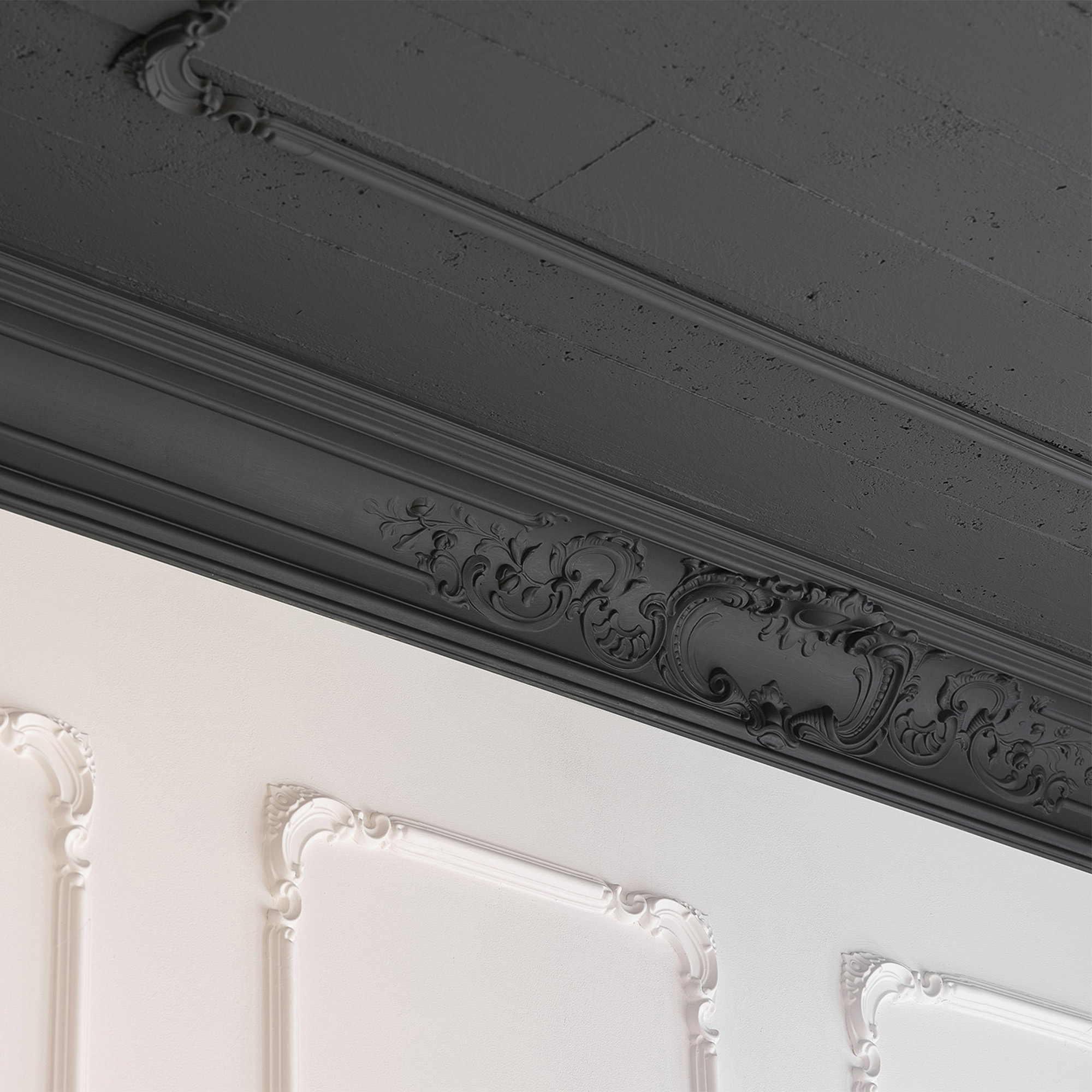 Barocke Zierelemente mit floralen Ornamenten gestalten besonders elegante Hingucker im Wohnzimmer.